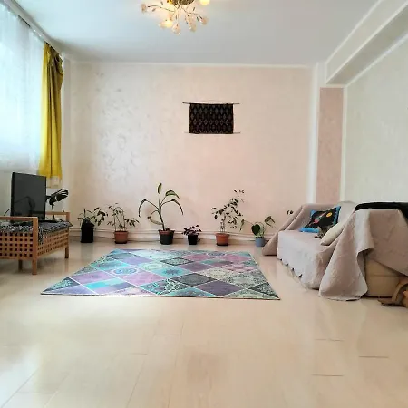 Royal Awoun Homestay Bucharest