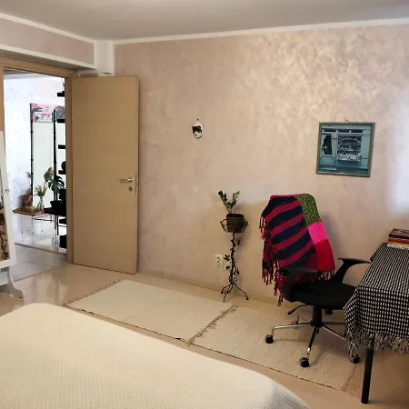 Royal Awoun Homestay Bucharest